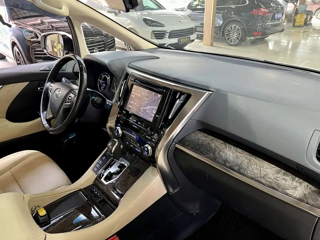 Toyota Alphard 2020 — фото 10