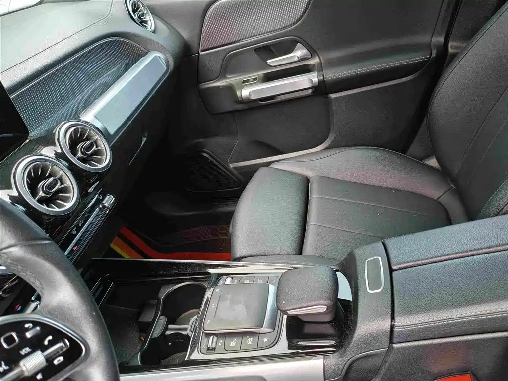 Mercedes-Benz GLB 2021