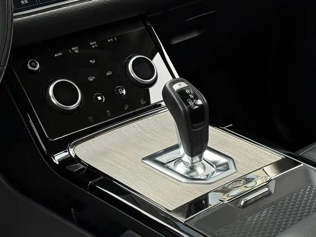 Land Rover Evoque 2022 — фото 15