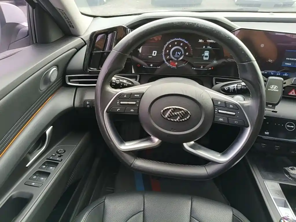 Hyundai Elantra 2021 — фото 11