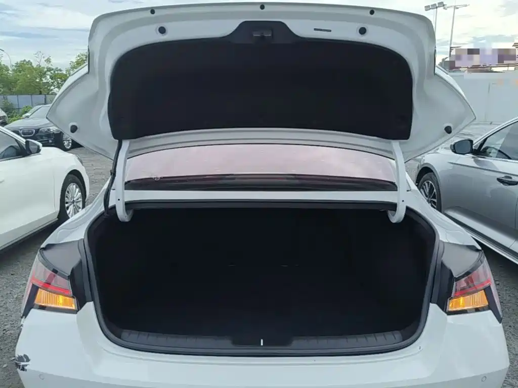 Hyundai Elantra 2021 — фото 19