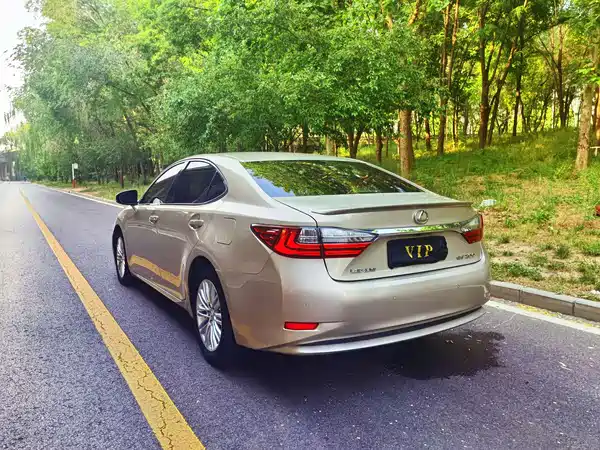 Lexus ES 2015