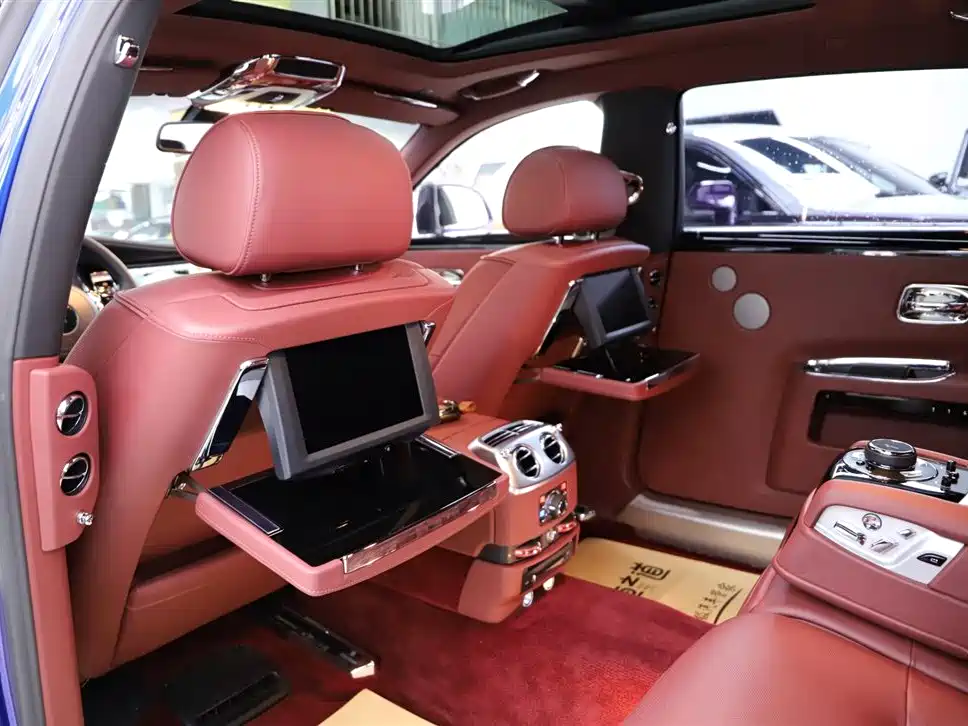 Rolls-Royce Ghost 2015 — фото 9