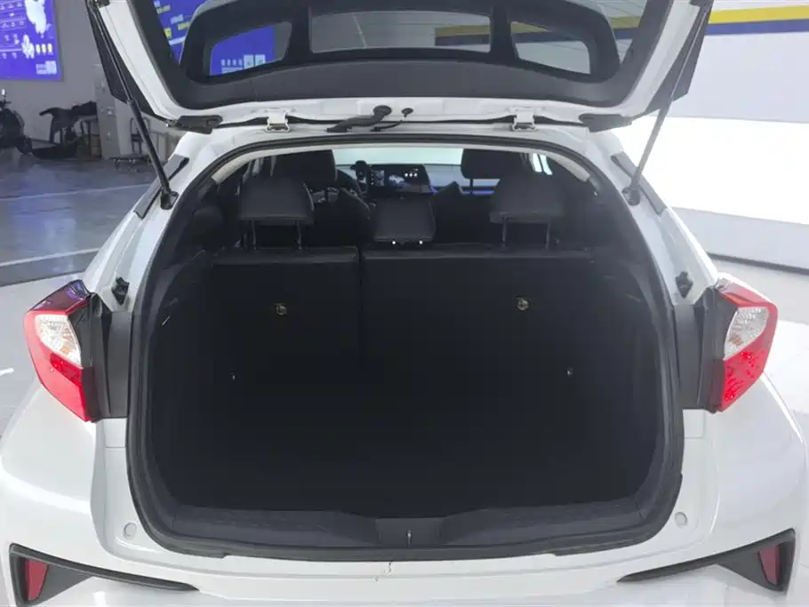 Toyota C-HR 2023 — фото 4