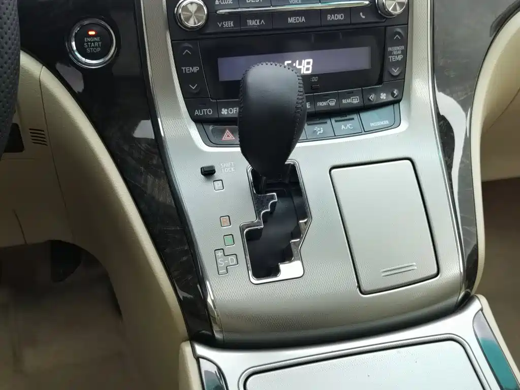 Toyota Alphard 2015 — фото 13