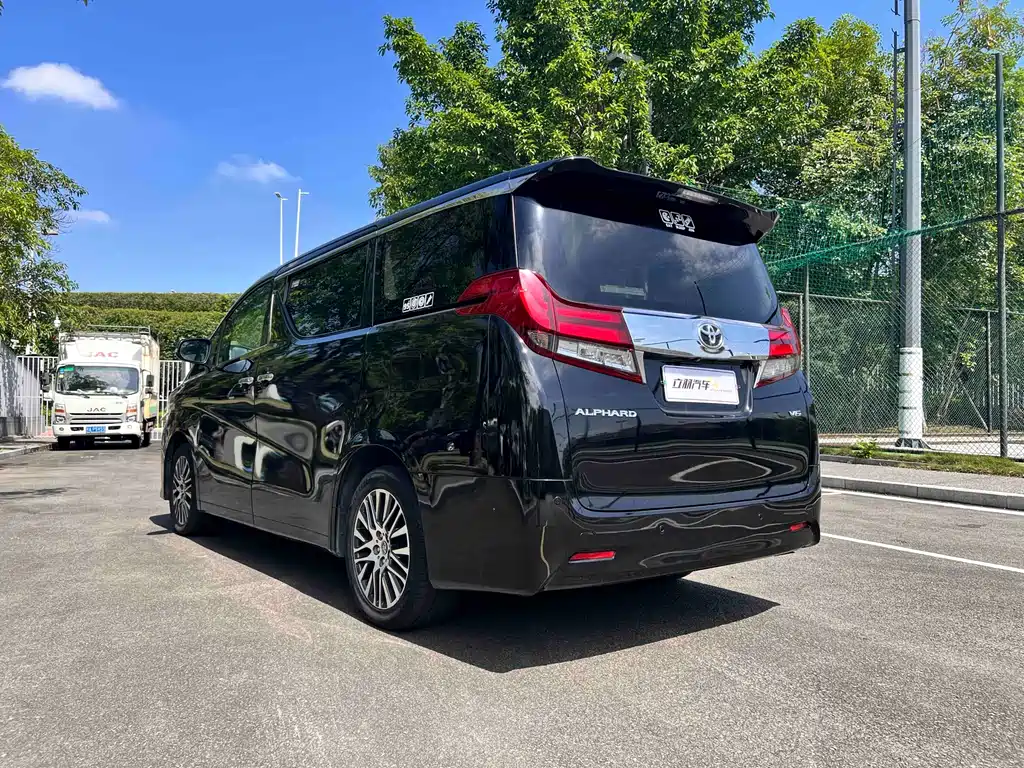 Toyota Alphard 2017 — фото 25