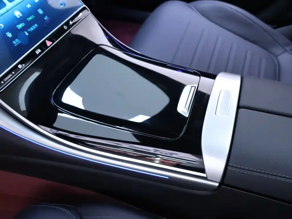 Mercedes-Benz C-Class 2024 — фото 12