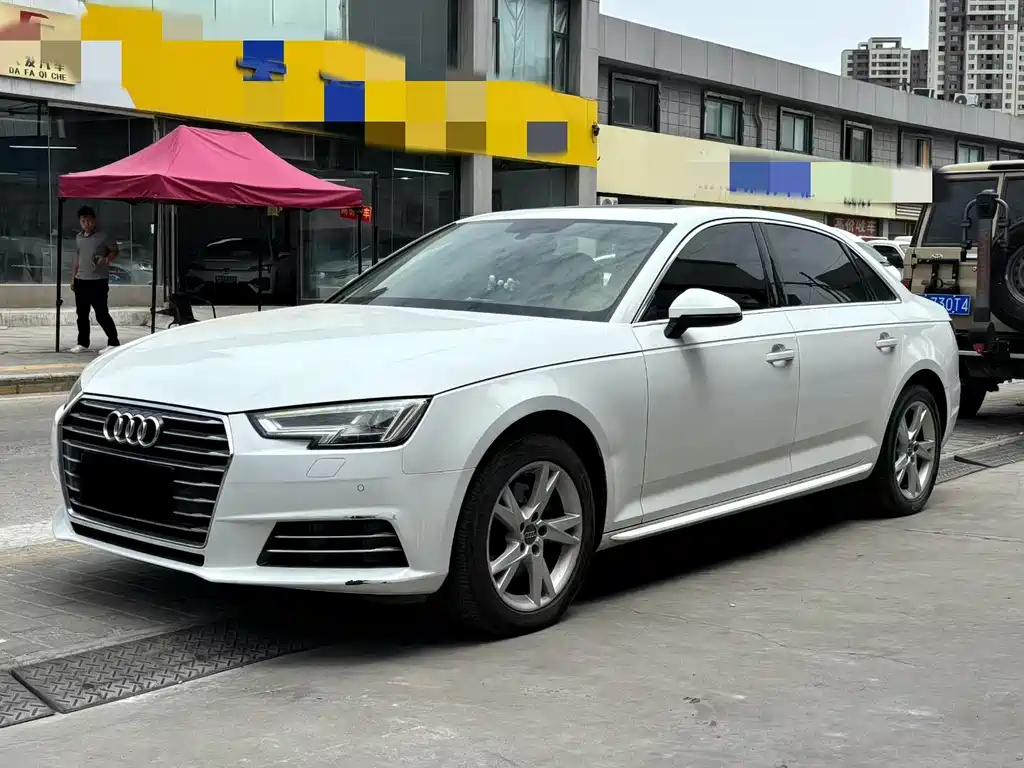 Audi A4L 2018 — фото 1