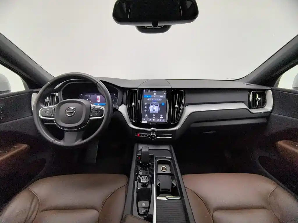 Volvo XC60 2023 — фото 5