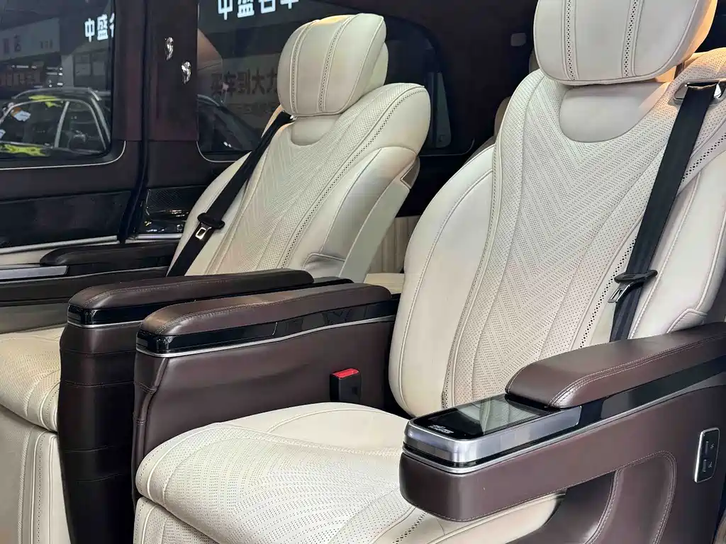 Mercedes-Benz V-Class 2021 — фото 10