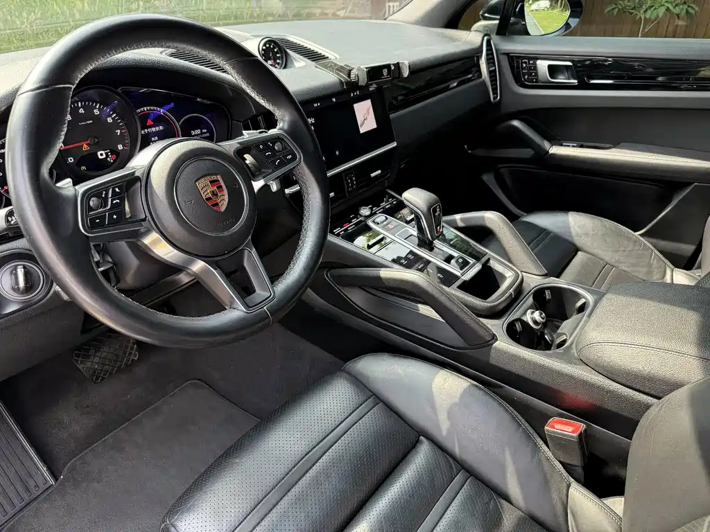 Porsche Cayenne 2018 — фото 17