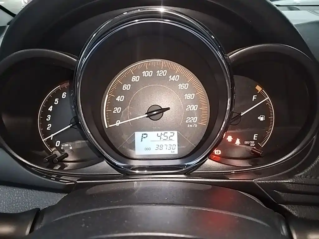 Toyota Yaris L 2021 — фото 12
