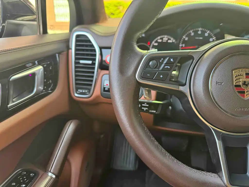 Porsche Cayenne 2018 — фото 15