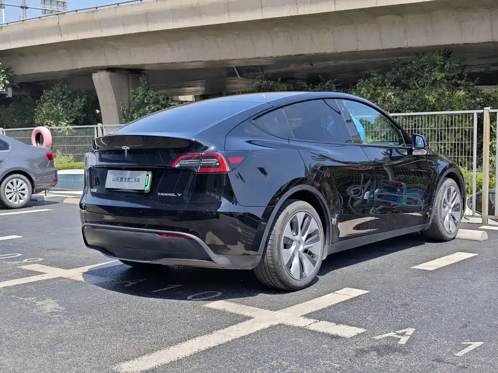 Tesla Model Y 2022 — фото 7