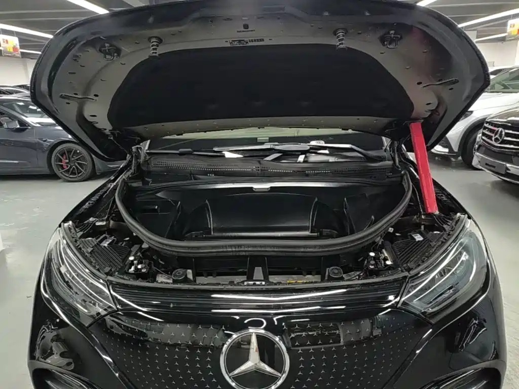Mercedes-Benz EQE SUV 2023 — фото 20