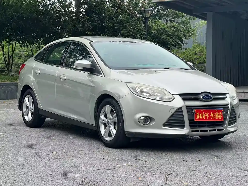 Ford Focus 2013 — фото 1