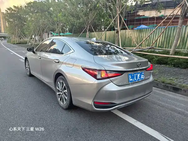 Lexus ES 2023