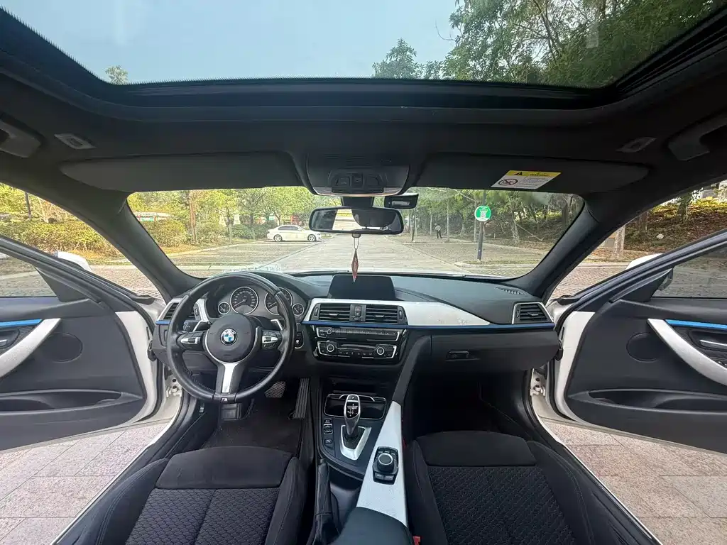 BMW 3 Series 2018 — фото 6