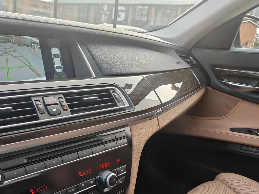 BMW 7 Series 2013 — фото 29