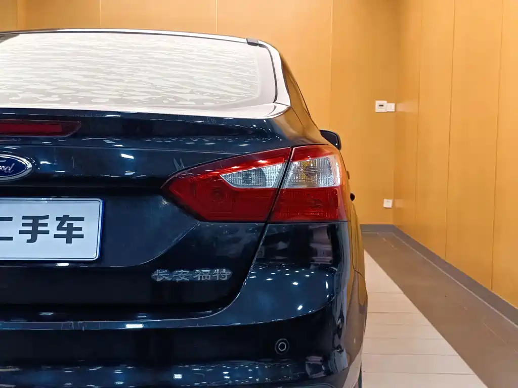 Ford Focus 2015 — фото 25