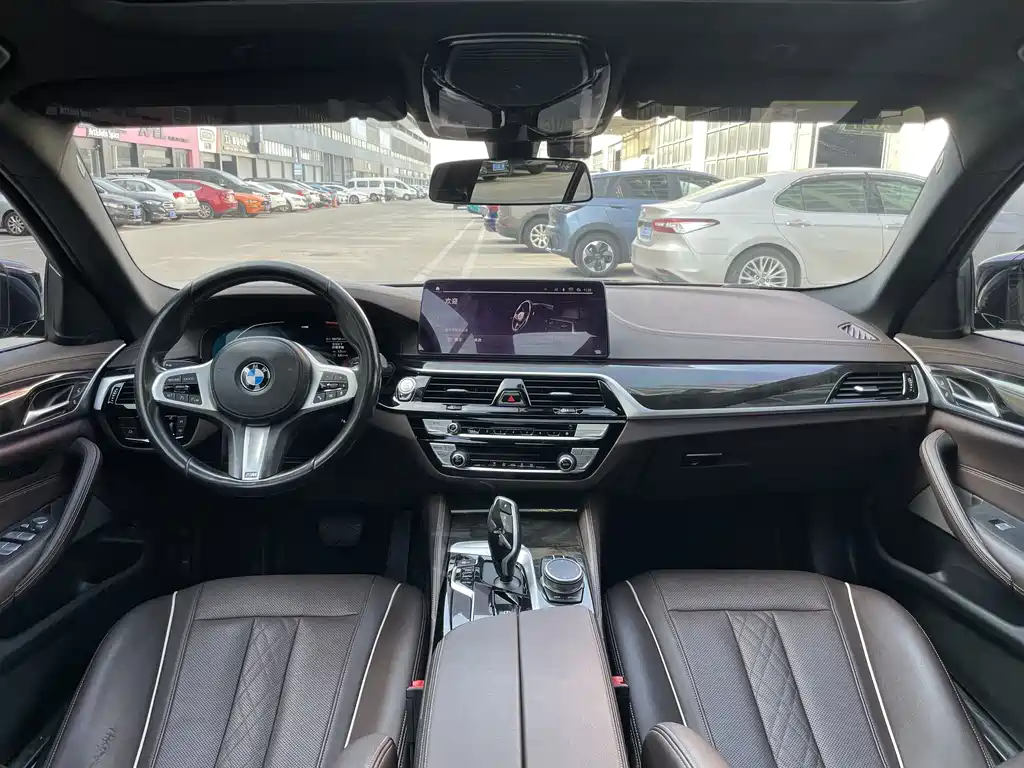 BMW 5 Series 2021 — фото 18