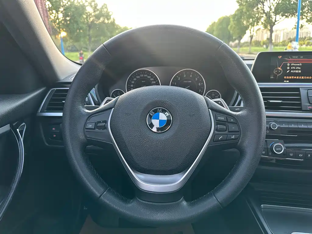 BMW 3 Series 2017 — фото 15