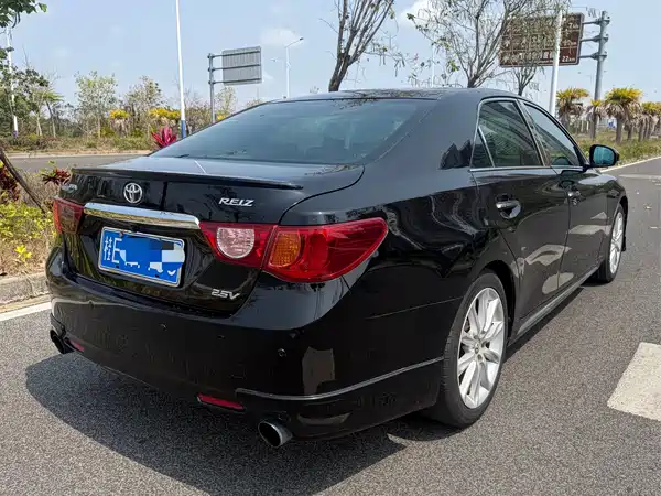 Toyota Reiz 2010