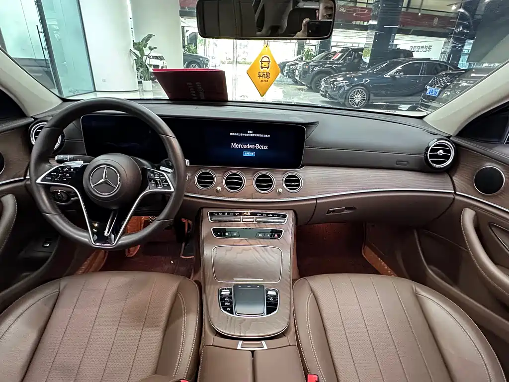 Mercedes-Benz E-Class 2021 — фото 15