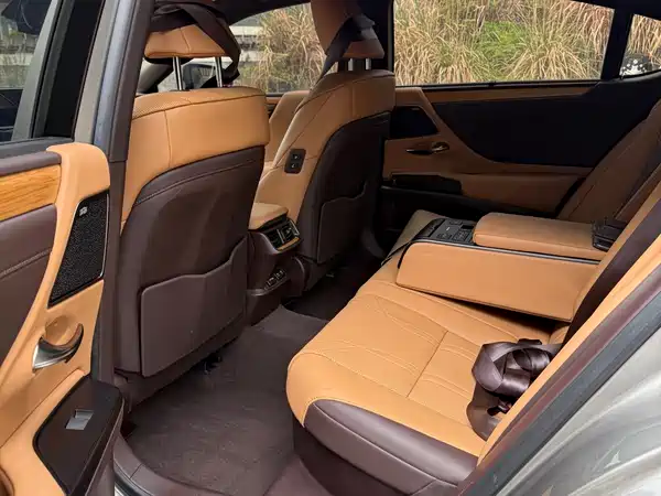 Lexus ES 2020