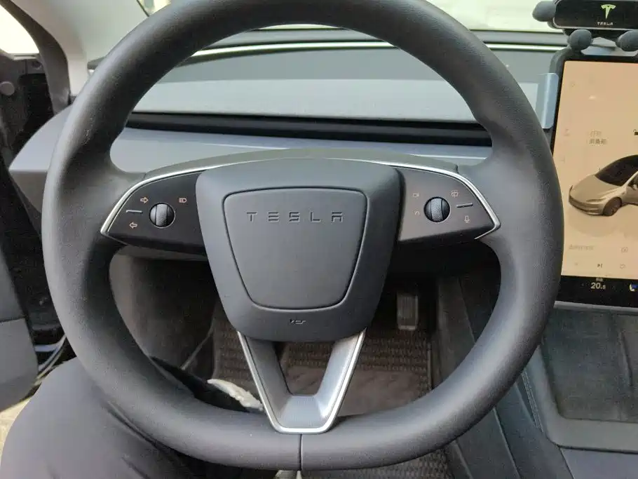 Tesla Model 3 2023 — фото 15