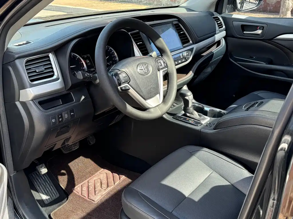Toyota Highlander 2018 — фото 7