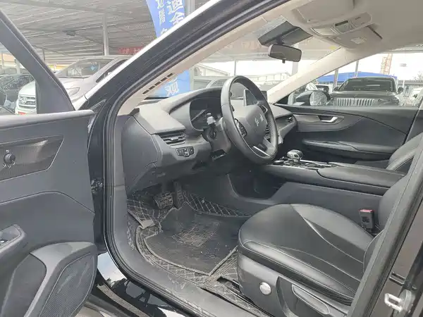 Hongqi E-QM5 2023