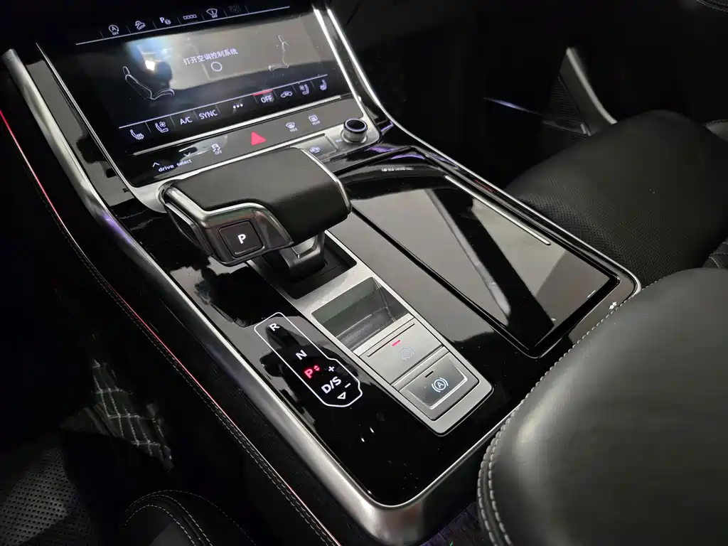 Audi Q8 2024 — фото 13