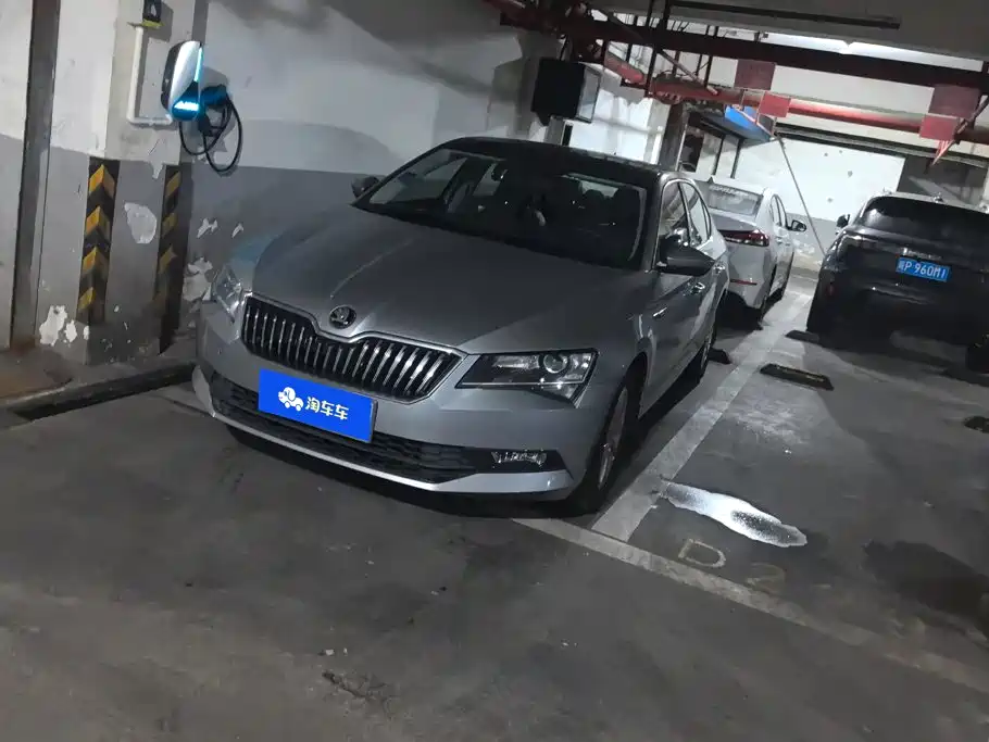 Skoda Superb 2016 — фото 1