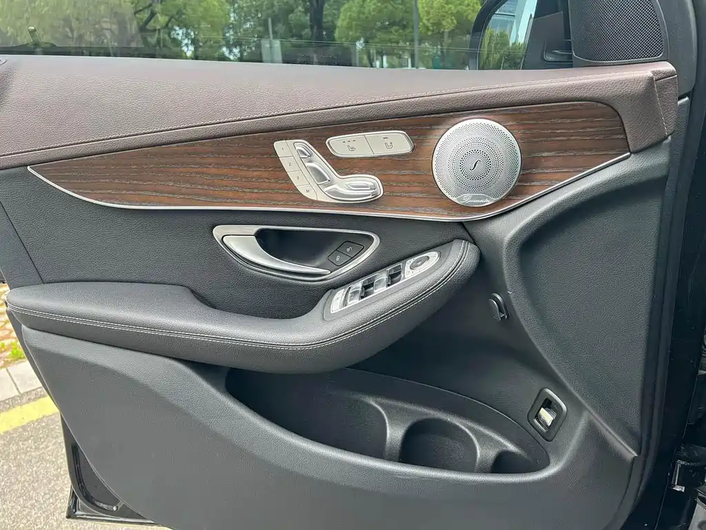 Mercedes-Benz GLC 2020 — фото 20