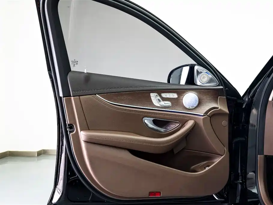Mercedes-Benz E-Class 2023 — фото 9