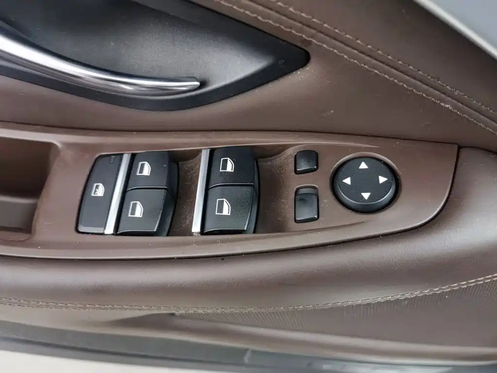 BMW 5 Series 2015 — фото 9