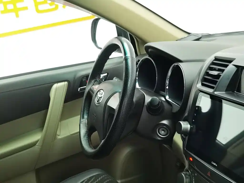 Toyota Highlander 2011 — фото 22