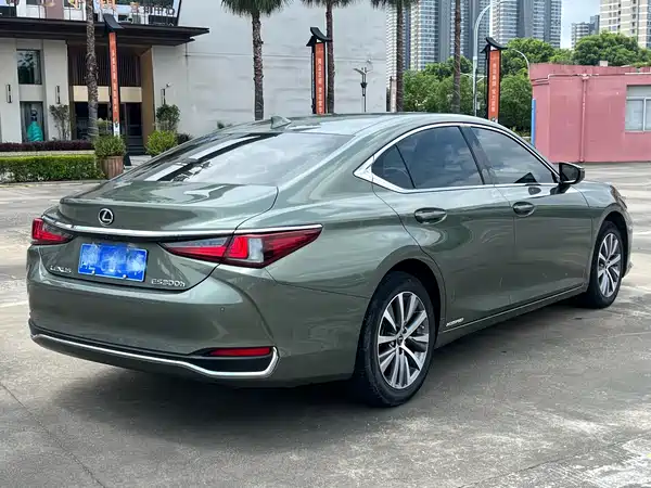 Lexus ES 2021