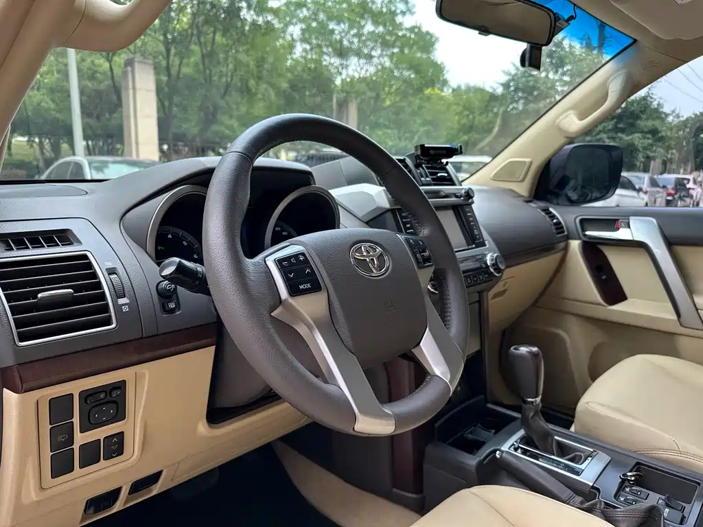 Toyota Prado 2015 — фото 10