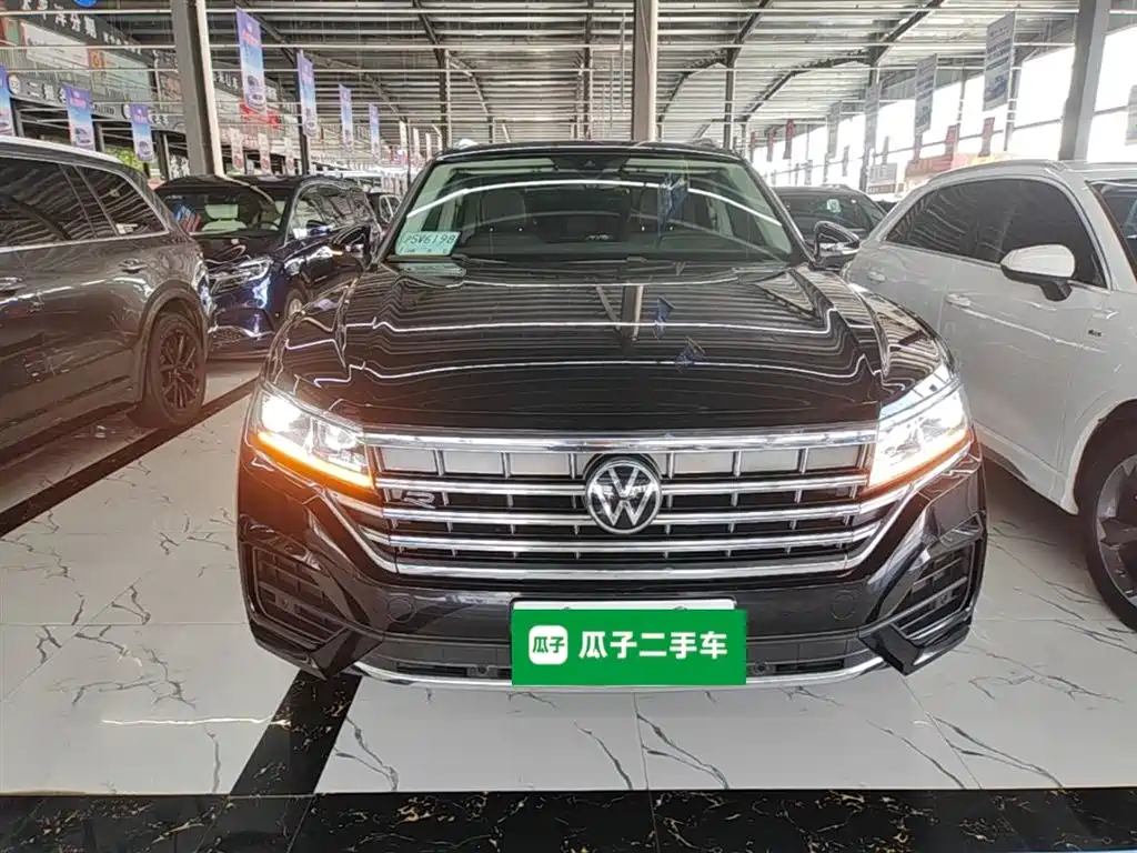 Volkswagen Touareg 2023 — фото 3