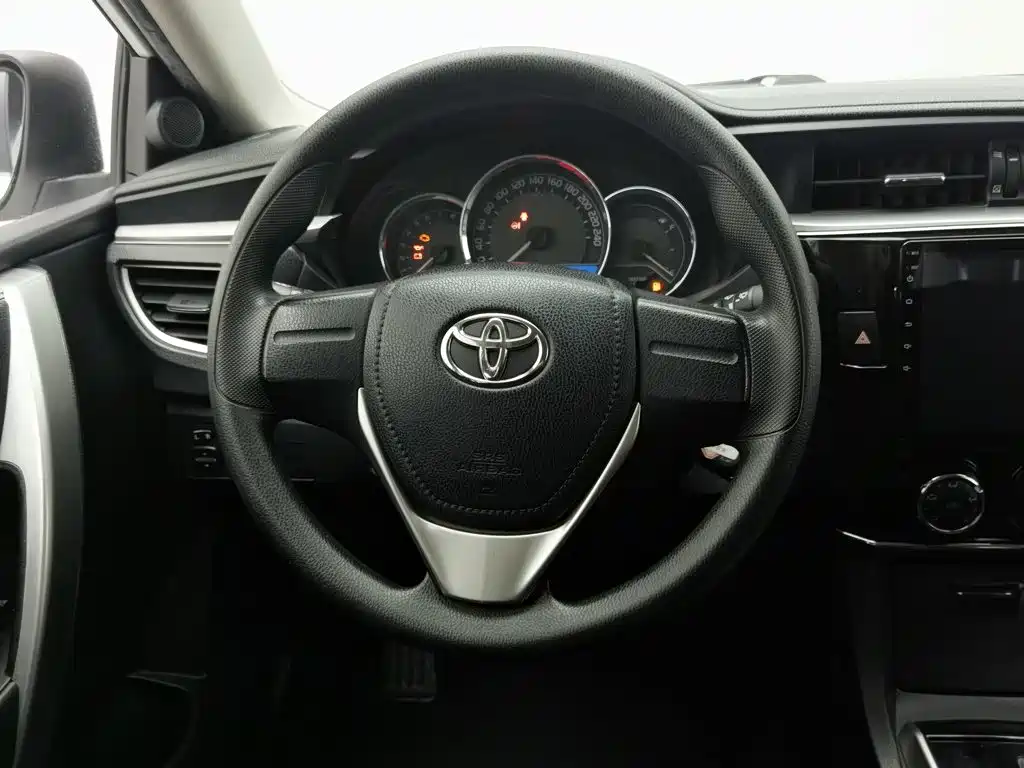 Toyota Corolla 2015 — фото 11