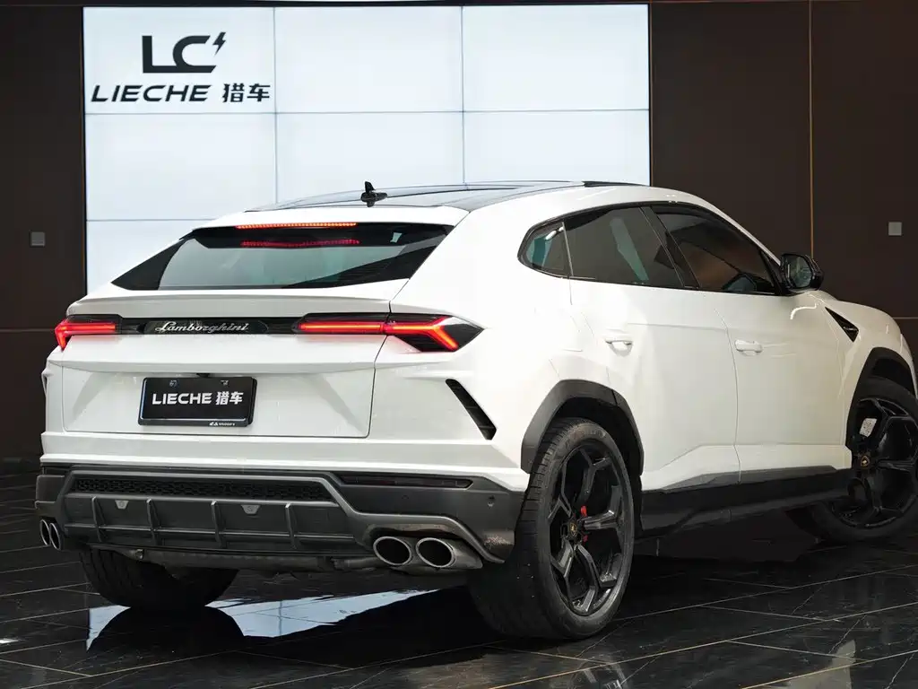 Lamborghini Urus 2018 — фото 17