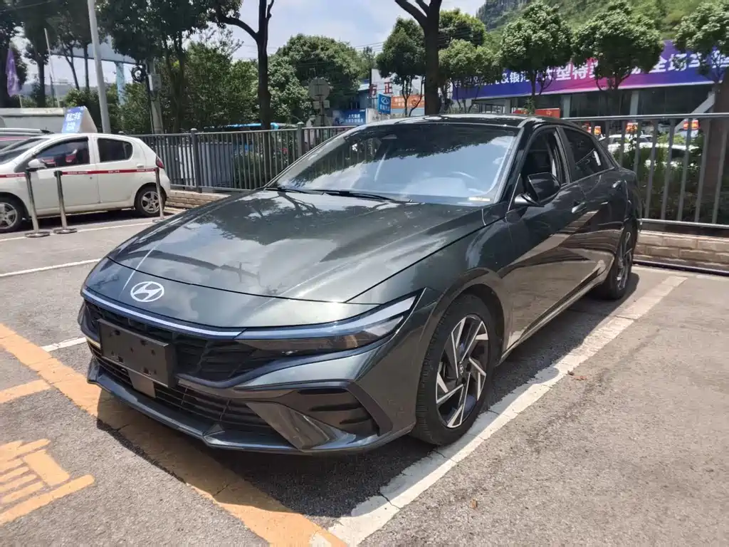 Hyundai Elantra 2023