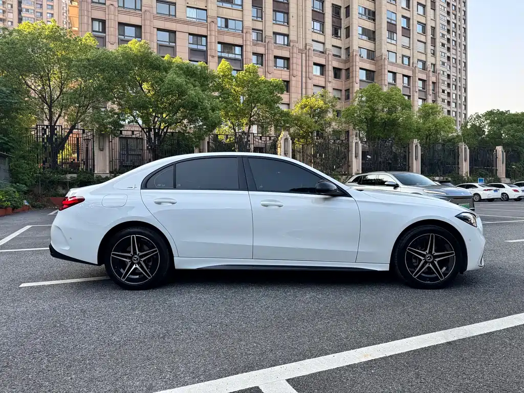Mercedes-Benz C-Class 2025 — фото 4