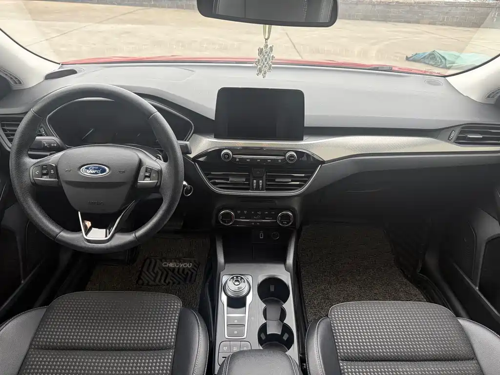 Ford Focus 2019 — фото 10