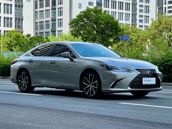 Lexus ES 2021