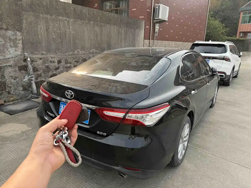 Toyota Camry 2020 — фото 4