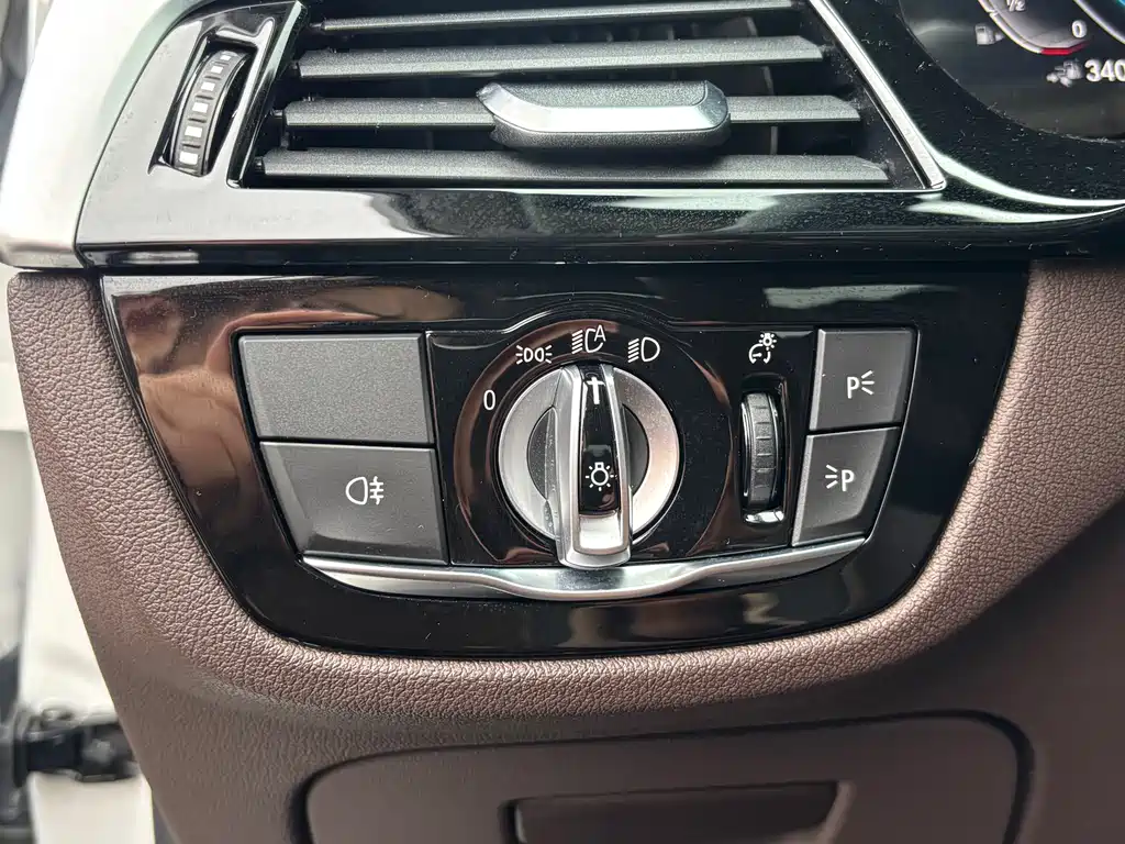 BMW 5 Series New Energy 2020 — фото 18
