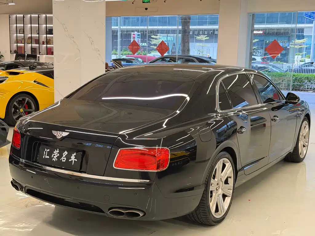 Bentley Flying Spur 2018 — фото 15
